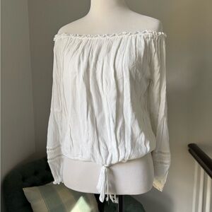 Hollister white off the shoulder tie front blouse
Size S